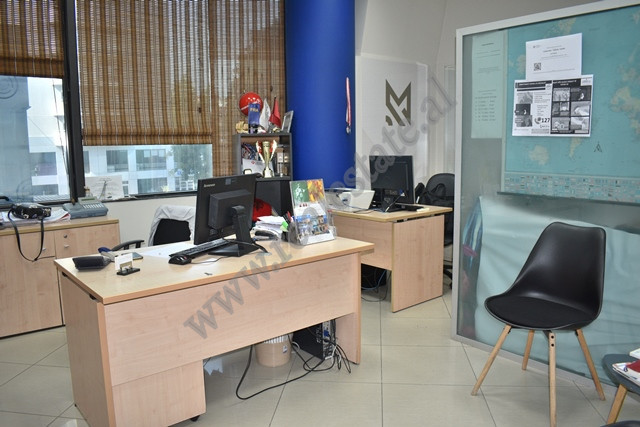 Office for rent in Twin Towers, 25 m2, suitable for travel agencies, consulting offices, etc.
It is